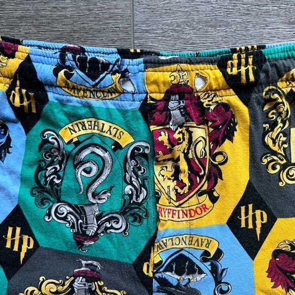 𝅺harry Potter pants large - Picture 3 of 7